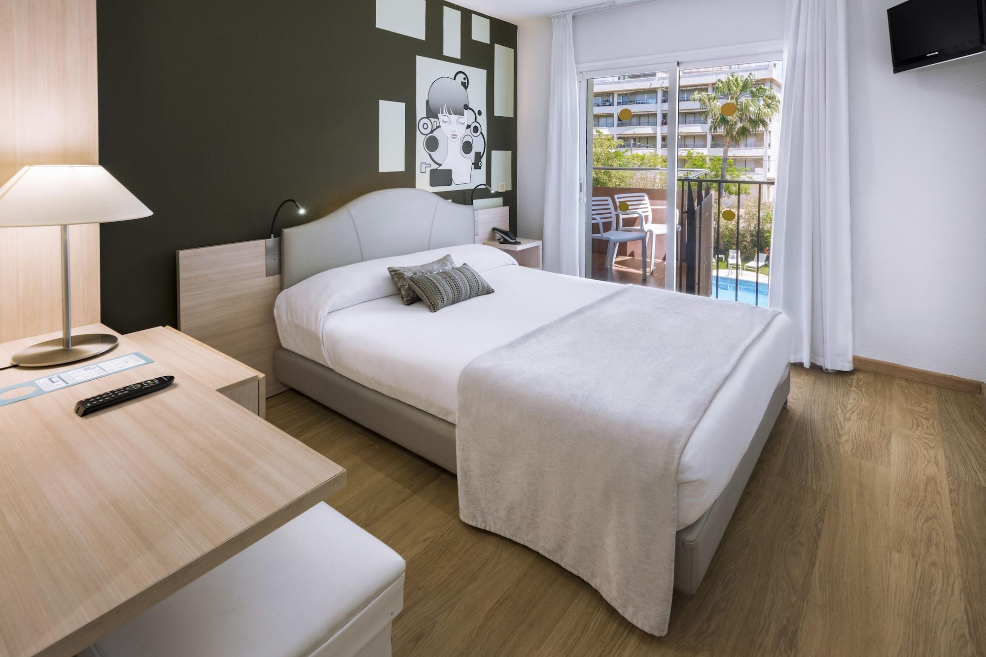 Monica Hotel Камбрілс Екстер'єр фото