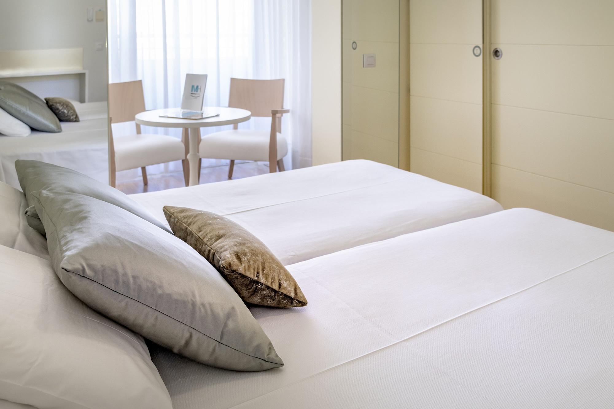 Monica Hotel Камбрілс Екстер'єр фото