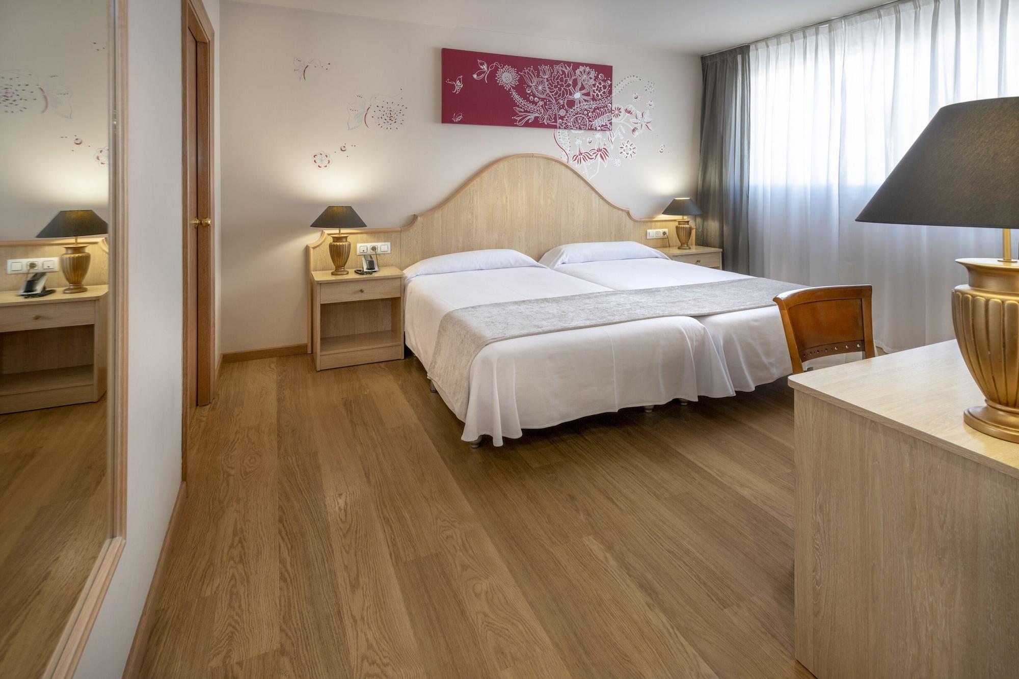 Monica Hotel Камбрілс Екстер'єр фото