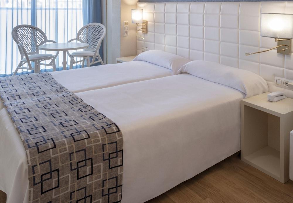 Monica Hotel Камбрілс Екстер'єр фото