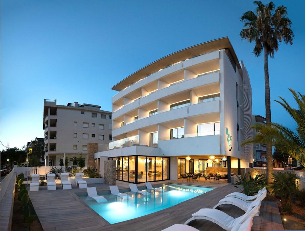 Monica Hotel Камбрілс Екстер'єр фото