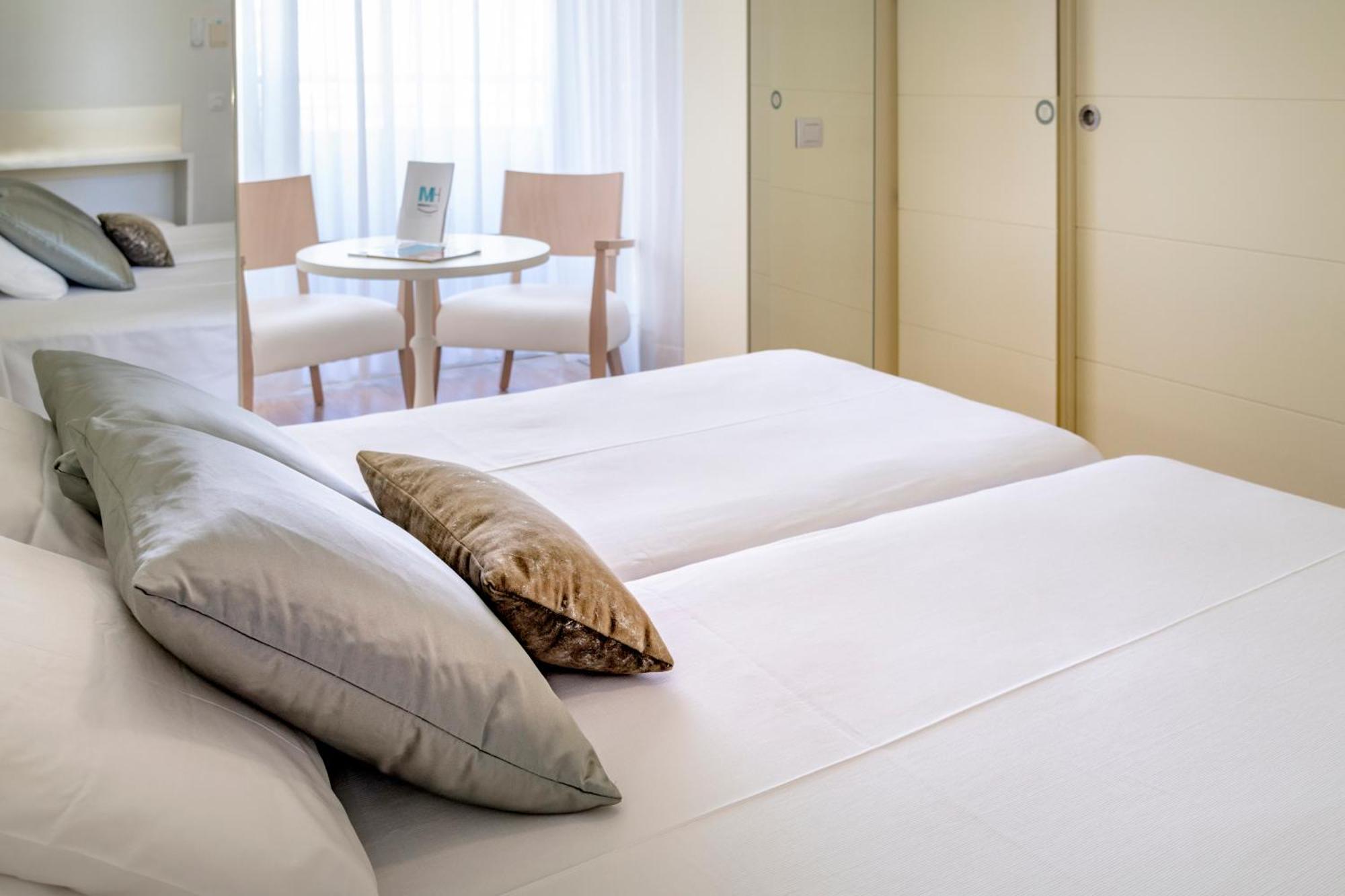 Monica Hotel Камбрілс Екстер'єр фото