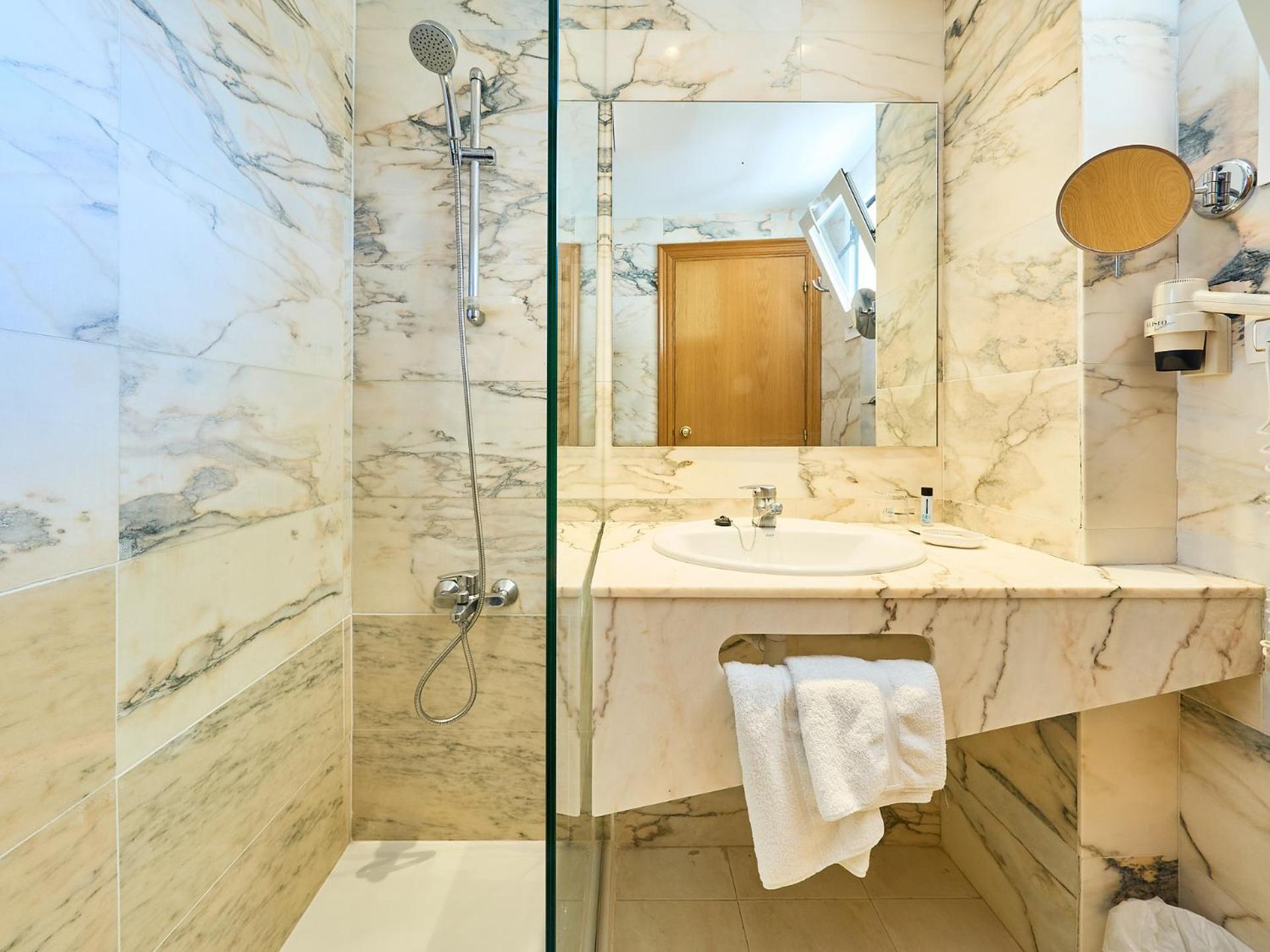 Monica Hotel Камбрілс Екстер'єр фото