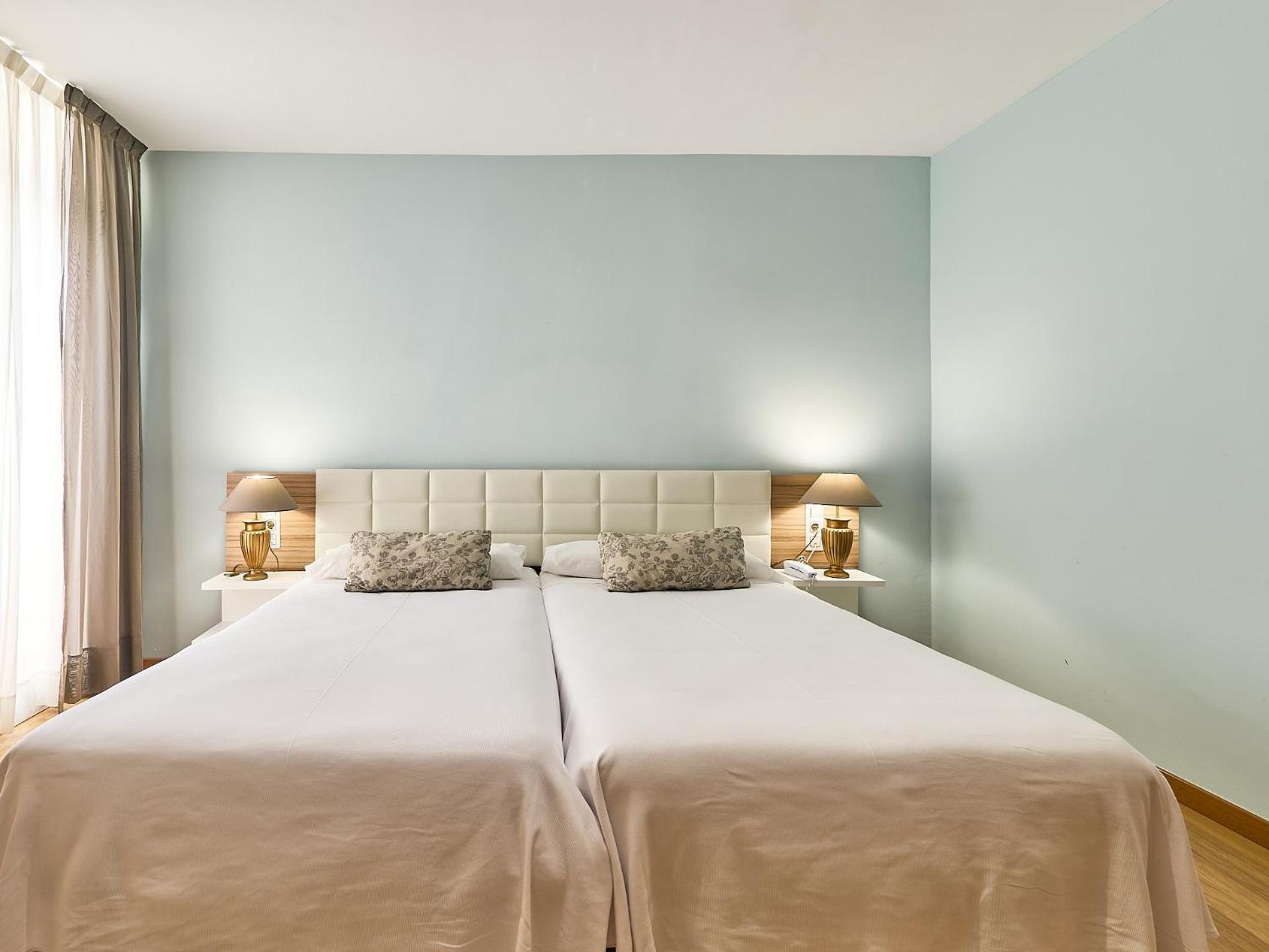 Monica Hotel Камбрілс Екстер'єр фото